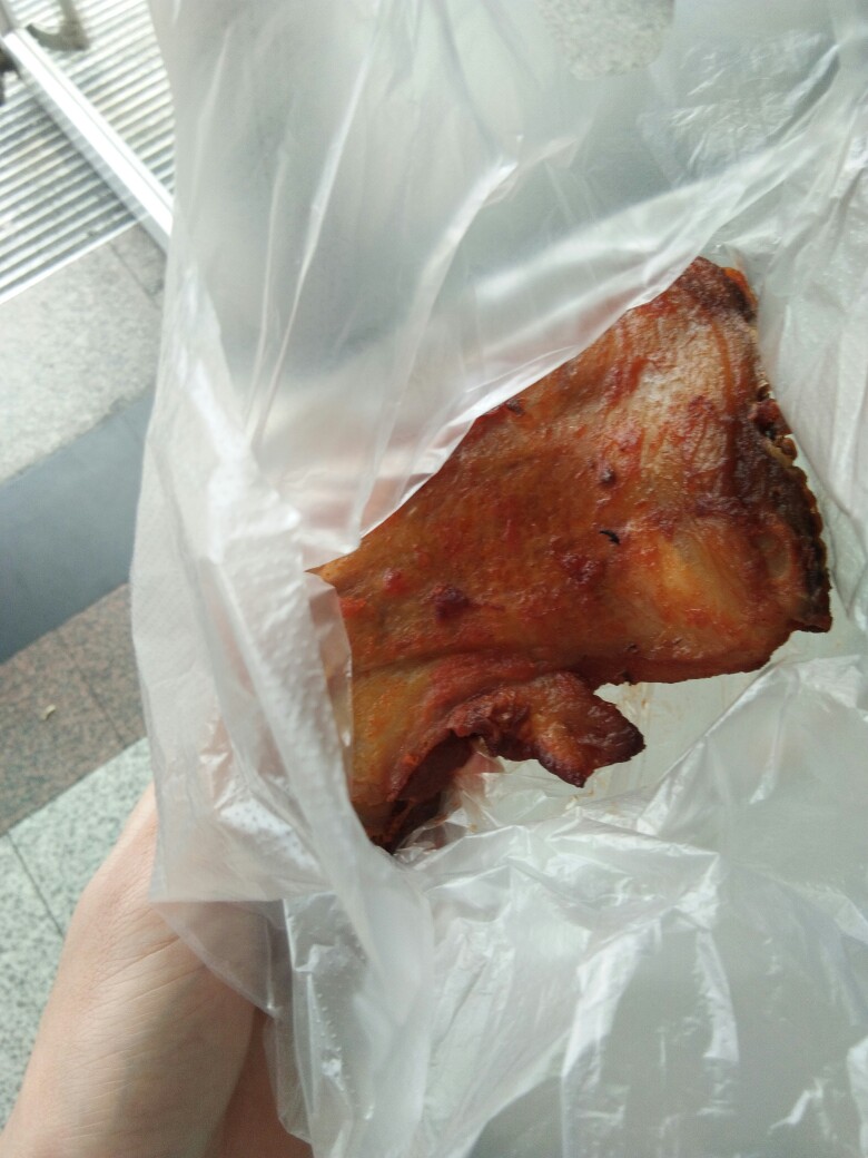 最终到了深渊还记得那一年一天随便撸，不像现在难发工资，一路的酸甜苦辣都是17 / 作者:心累了 / 