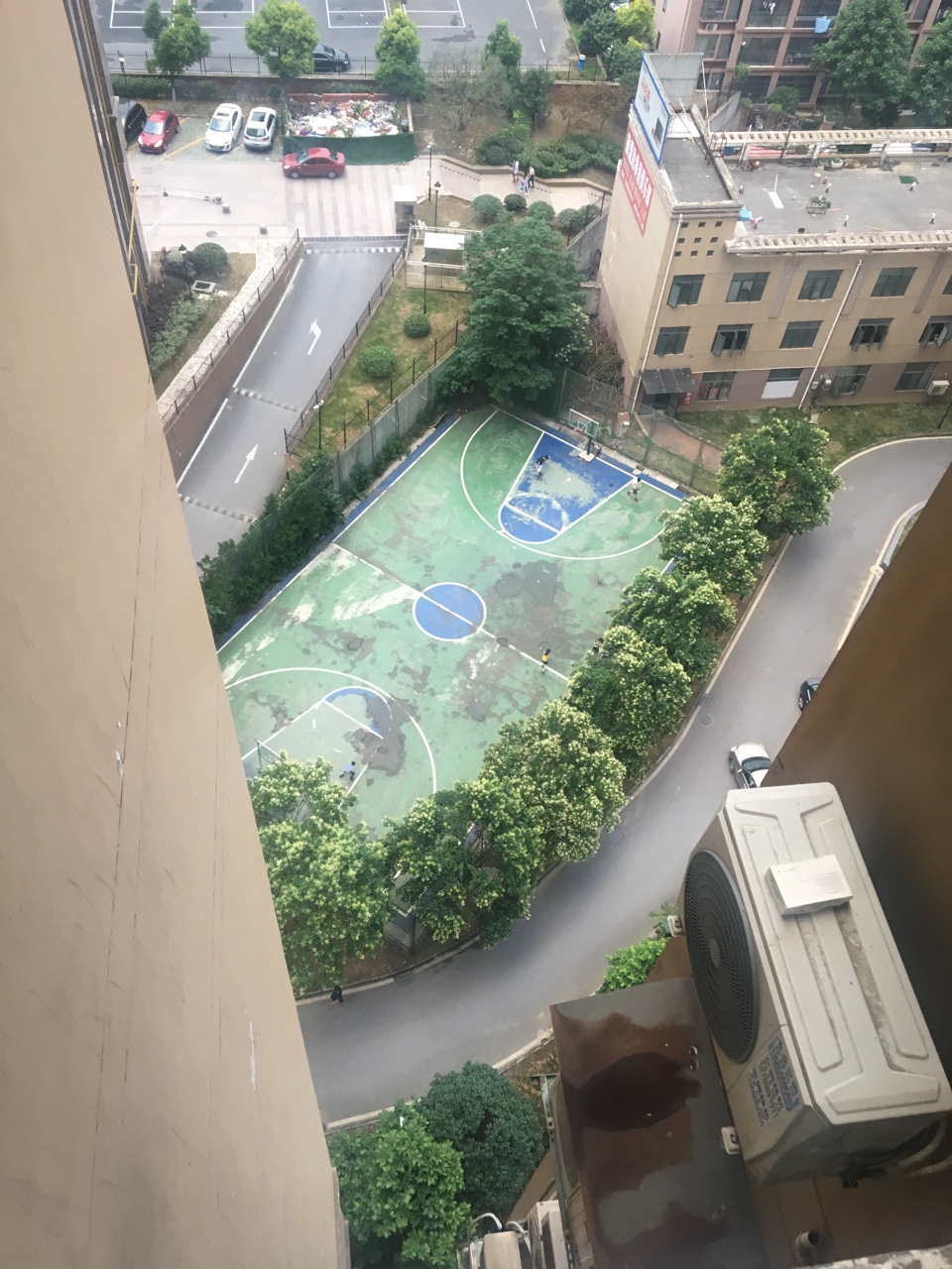 老哥们进来给点勇气。到30人回复我就马上下来。不到那就下辈子再见了。

10 / 作者:mmk / 