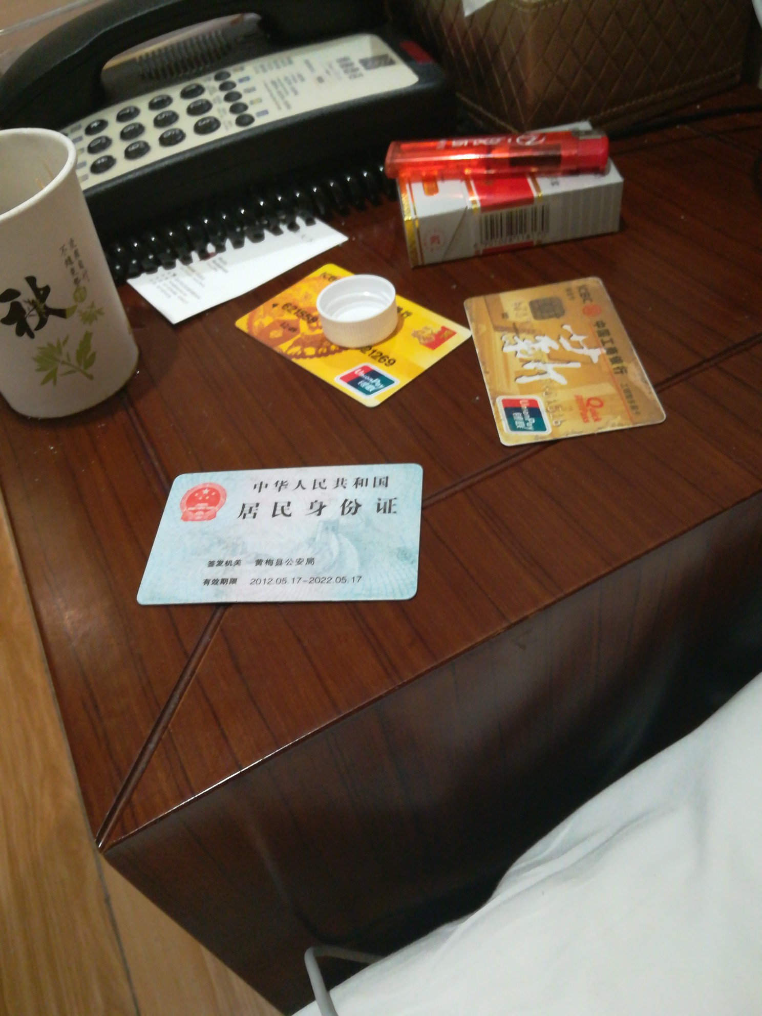 有没有跟我一样在出租房屋里头瘫痪的一个口子都撸不出，瘫痪的滋味好难受，烟48 / 作者:人世间h / 