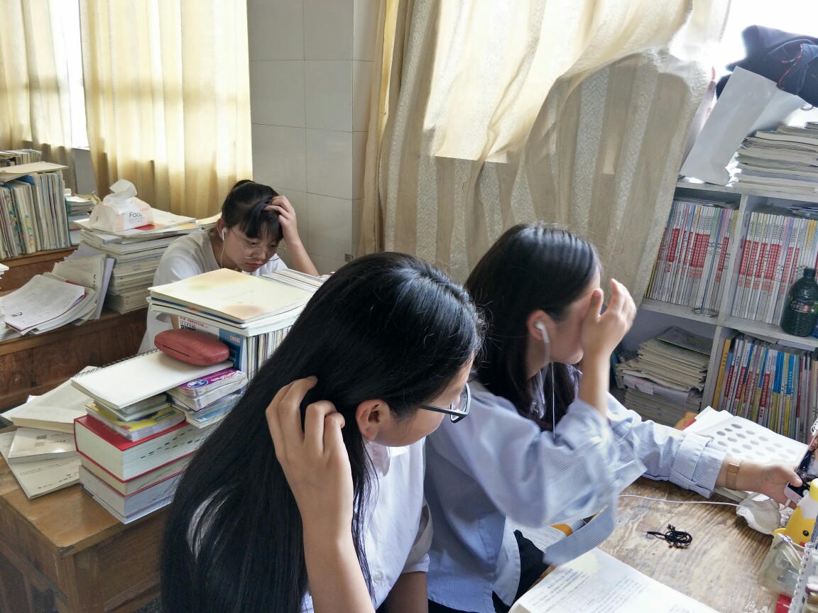 各位大哥哥大姐姐，求解今天申请了招商银行的，应该是业务员上门，但是没有业50 / 作者:催狗他妈是性奴 / 