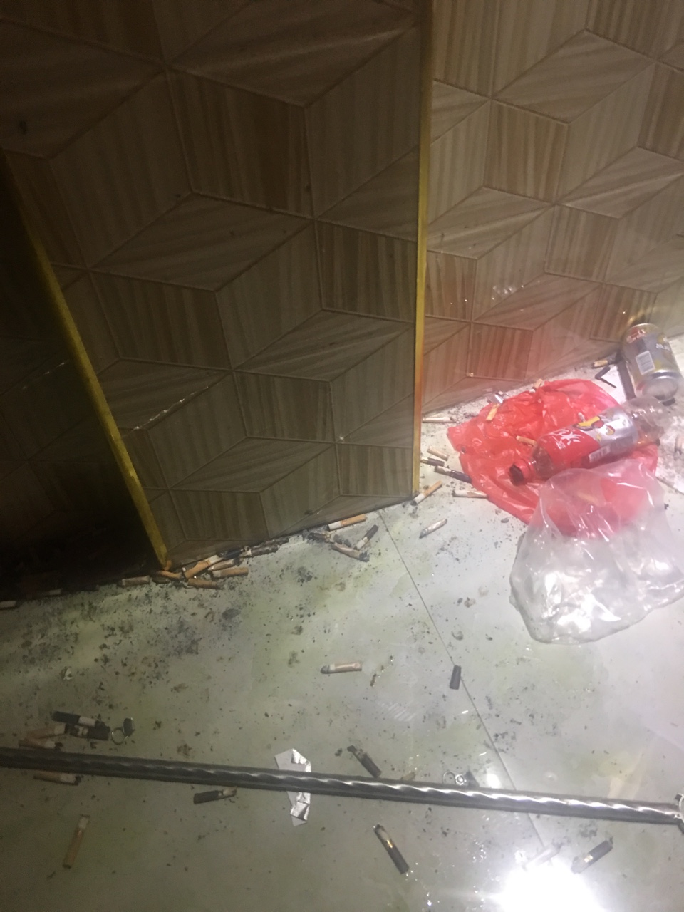 在床上瘫痪好几天了，心累在床上瘫痪好几天了，心累



99 / 作者:帮我按住你妹 / 