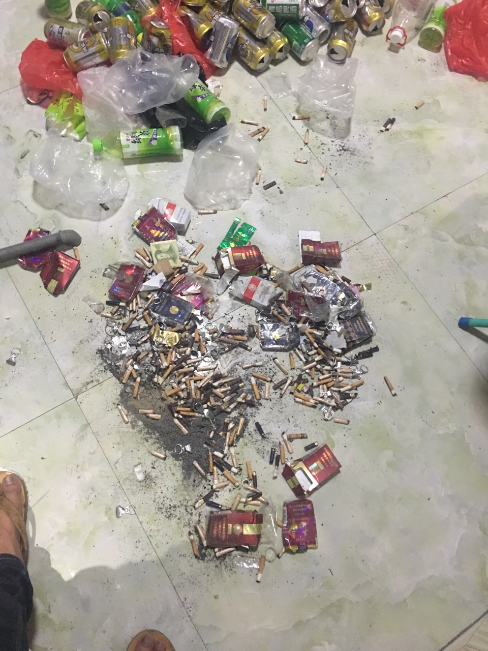 网贷全部强制，下定决心一分不还，网贷全部强制，下定决心一分不还，反正通讯16 / 作者:帮我按住你妹 / 