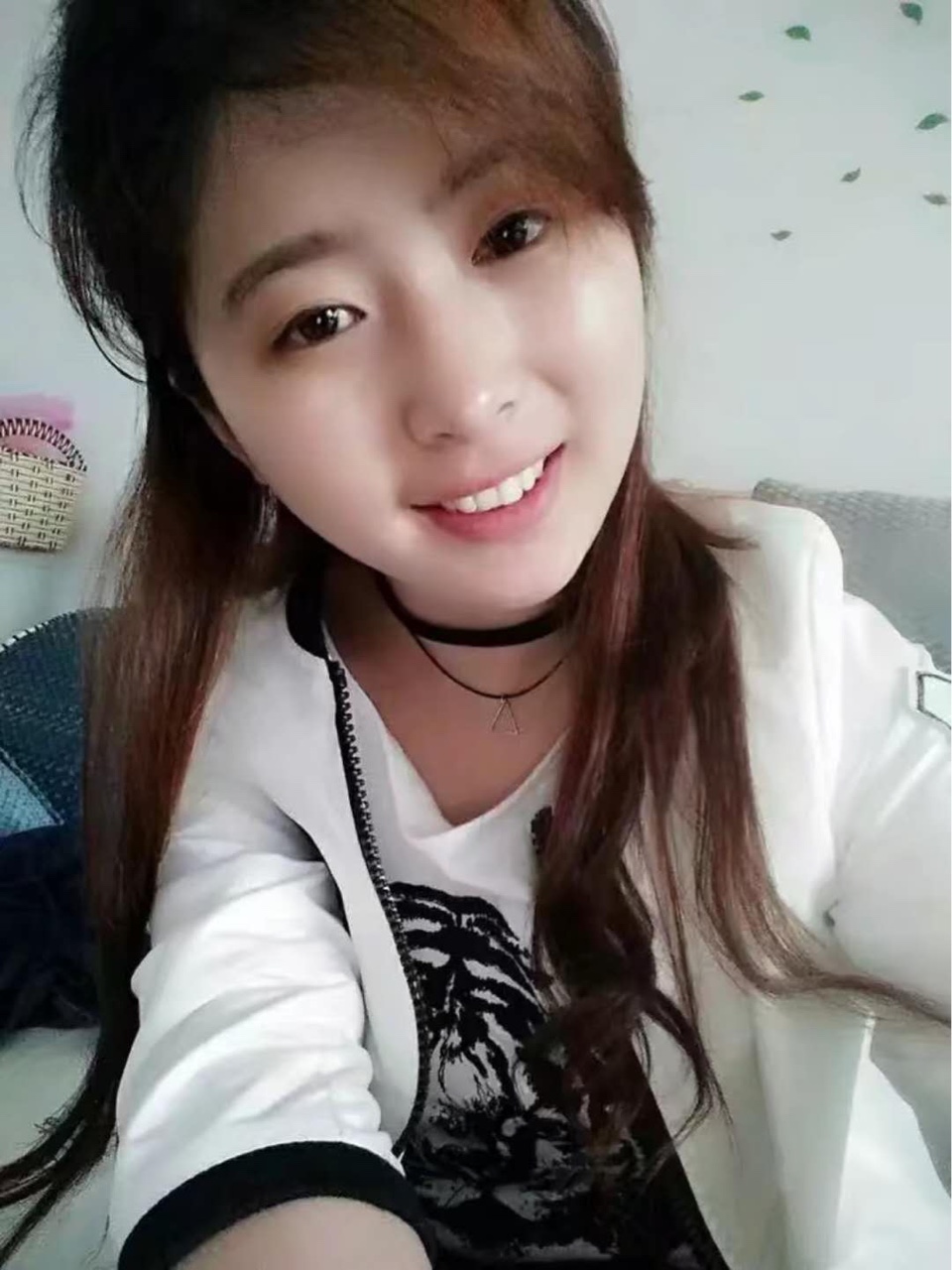 天亮了又一夜过去了，日子煎熬啊，准备去做主播，这个不知道赚不赚钱，日子没94 / 作者:豆豆0177 / 