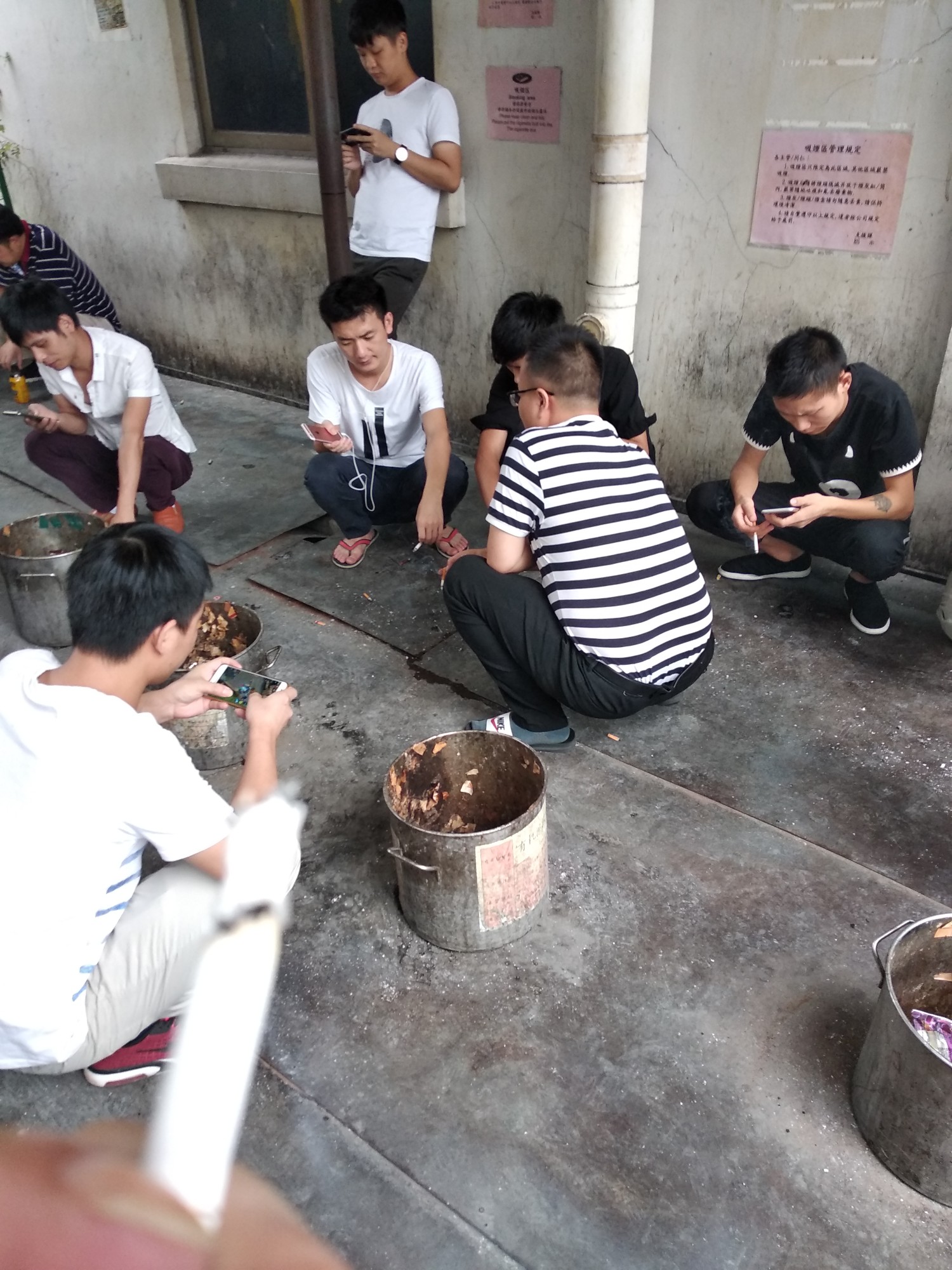 今天正式卖身了，想起以前的生活就今天正式卖身了，想起以前的生活就怕人不人24 / 作者:来吧撸撸撸 / 
