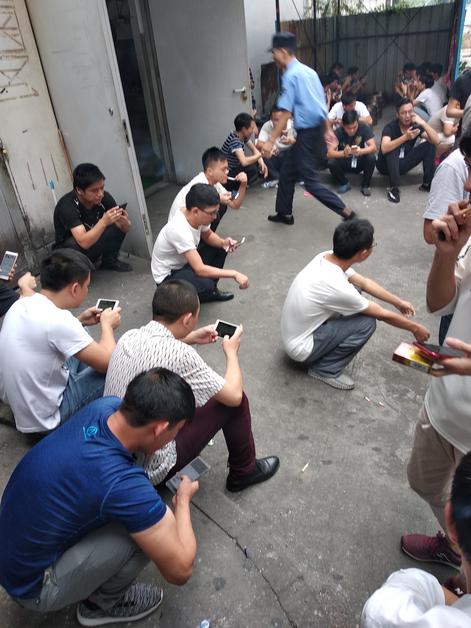 今天正式卖身了，想起以前的生活就今天正式卖身了，想起以前的生活就怕人不人39 / 作者:来吧撸撸撸 / 