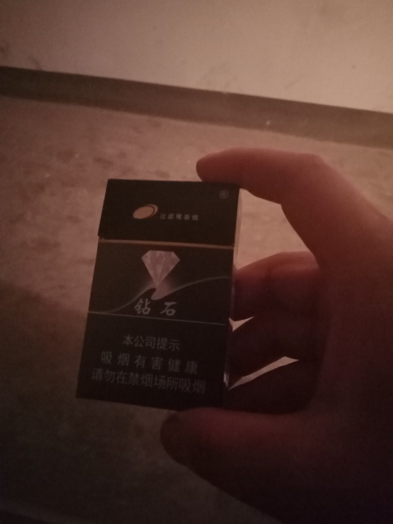 今晚就在这睡了！一个小区的楼道里希望别被赶出去！17 / 作者:春先生 / 