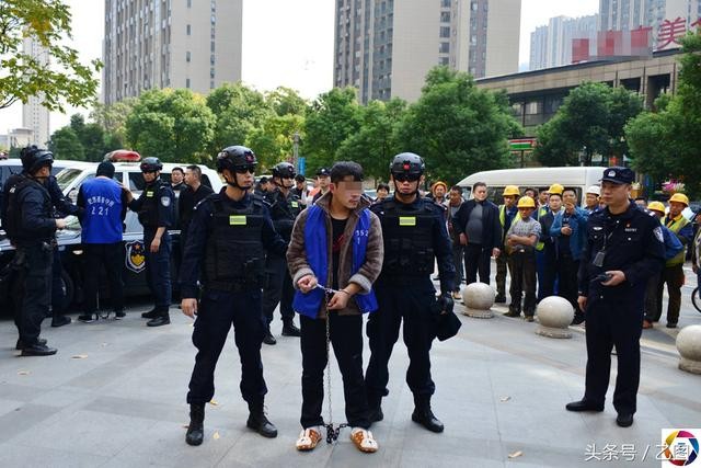 借两万要还五万，然后暴力催收p图借两万要还五万，然后暴力催收 p图，长期骚55 / 作者:勒布朗詹姆斯 / 