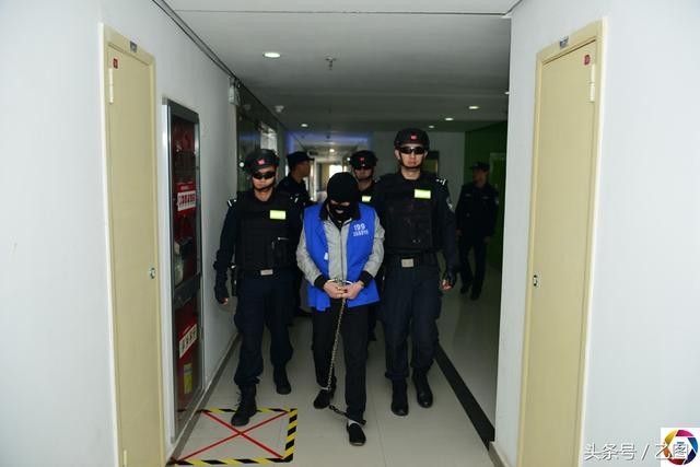 借两万要还五万，然后暴力催收p图借两万要还五万，然后暴力催收 p图，长期骚46 / 作者:勒布朗詹姆斯 / 