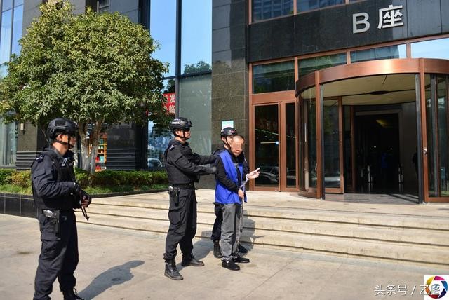 借两万要还五万，然后暴力催收p图借两万要还五万，然后暴力催收 p图，长期骚70 / 作者:勒布朗詹姆斯 / 