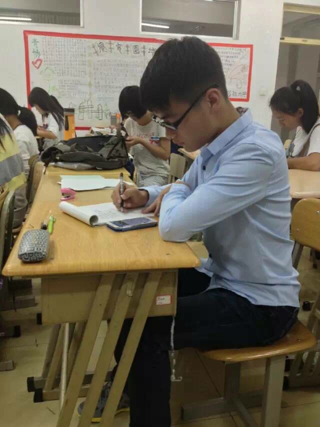 17岁的自己，曾经中考第一名网贷17岁的自己，曾经中考第一名
网贷害s人，没法59 / 作者:高KB / 