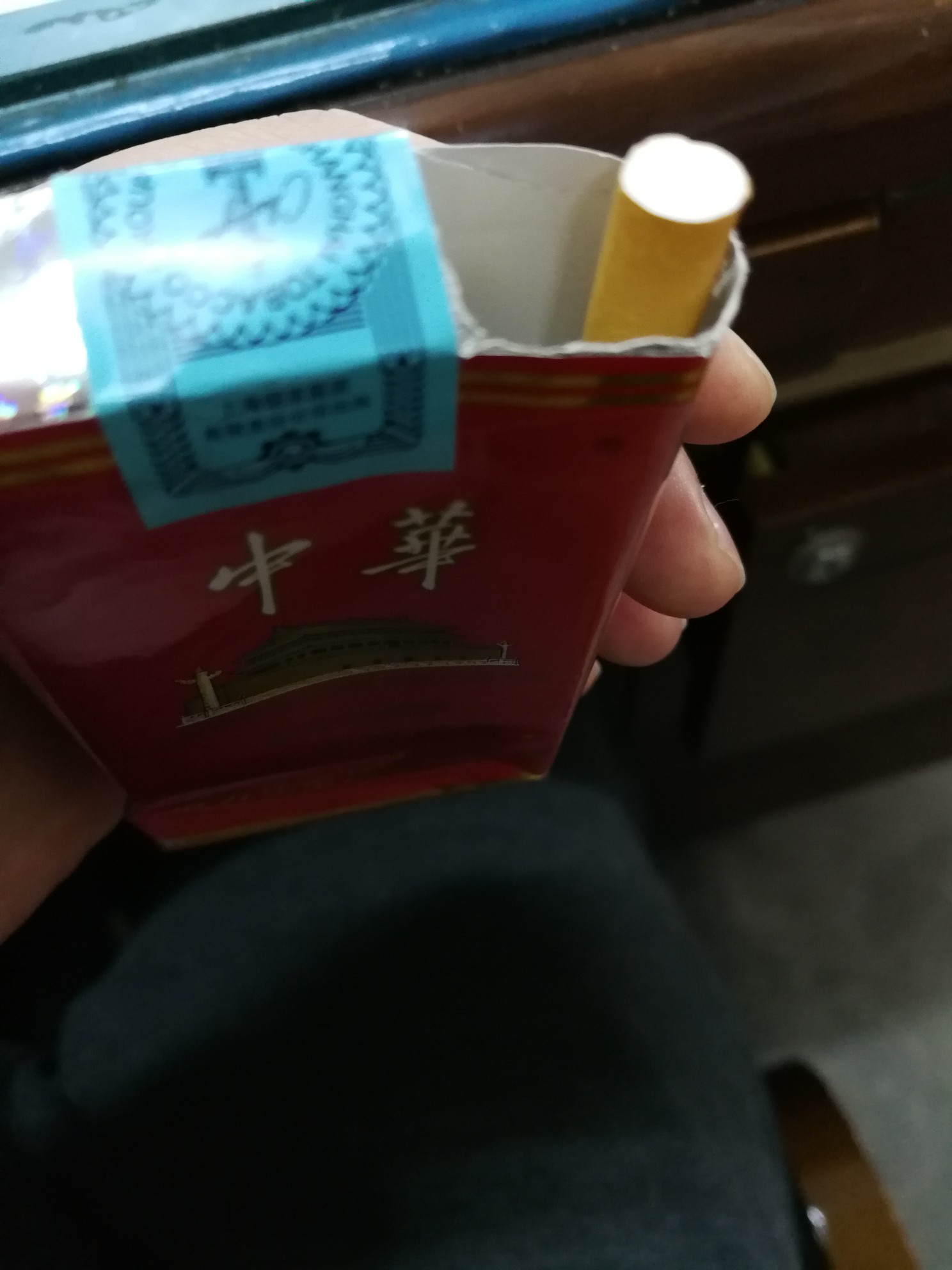 抽着45的烟每天过着不是人的生活搞笑了天天都这样为了还钱而发愁

27 / 作者:偏偏错过 / 