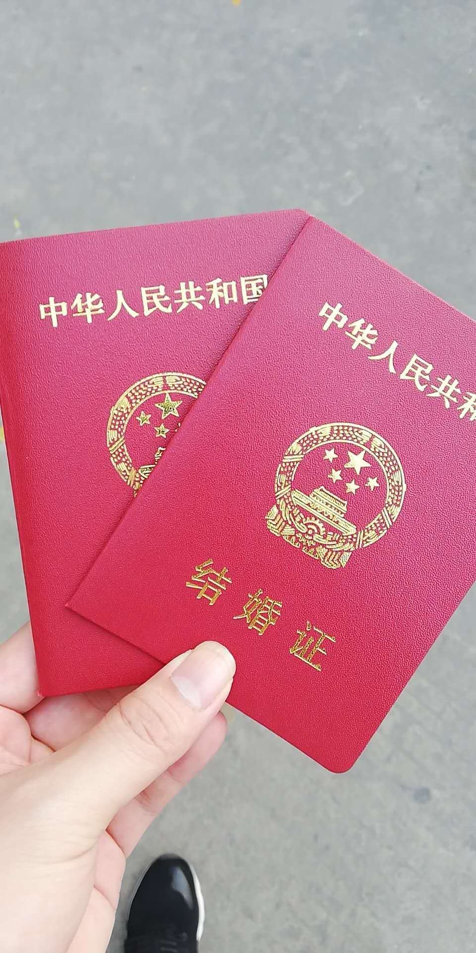 老哥们，我结婚了{:悲伤:}。去老哥们，我结婚了我还有救吗？

92 / 作者:我做的饭不好吃 / 
