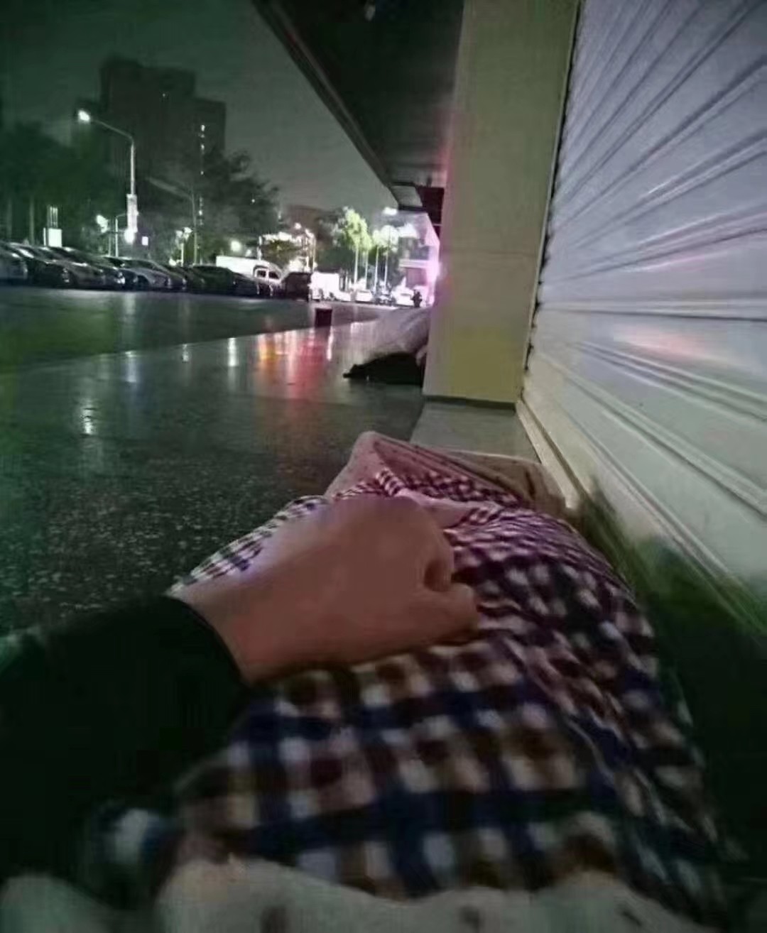谢谢各位老哥小姐姐的关心。谢谢各位老哥小姐姐的关心，已经好多了，还是自己36 / 作者:么JJ摸摸头 / 