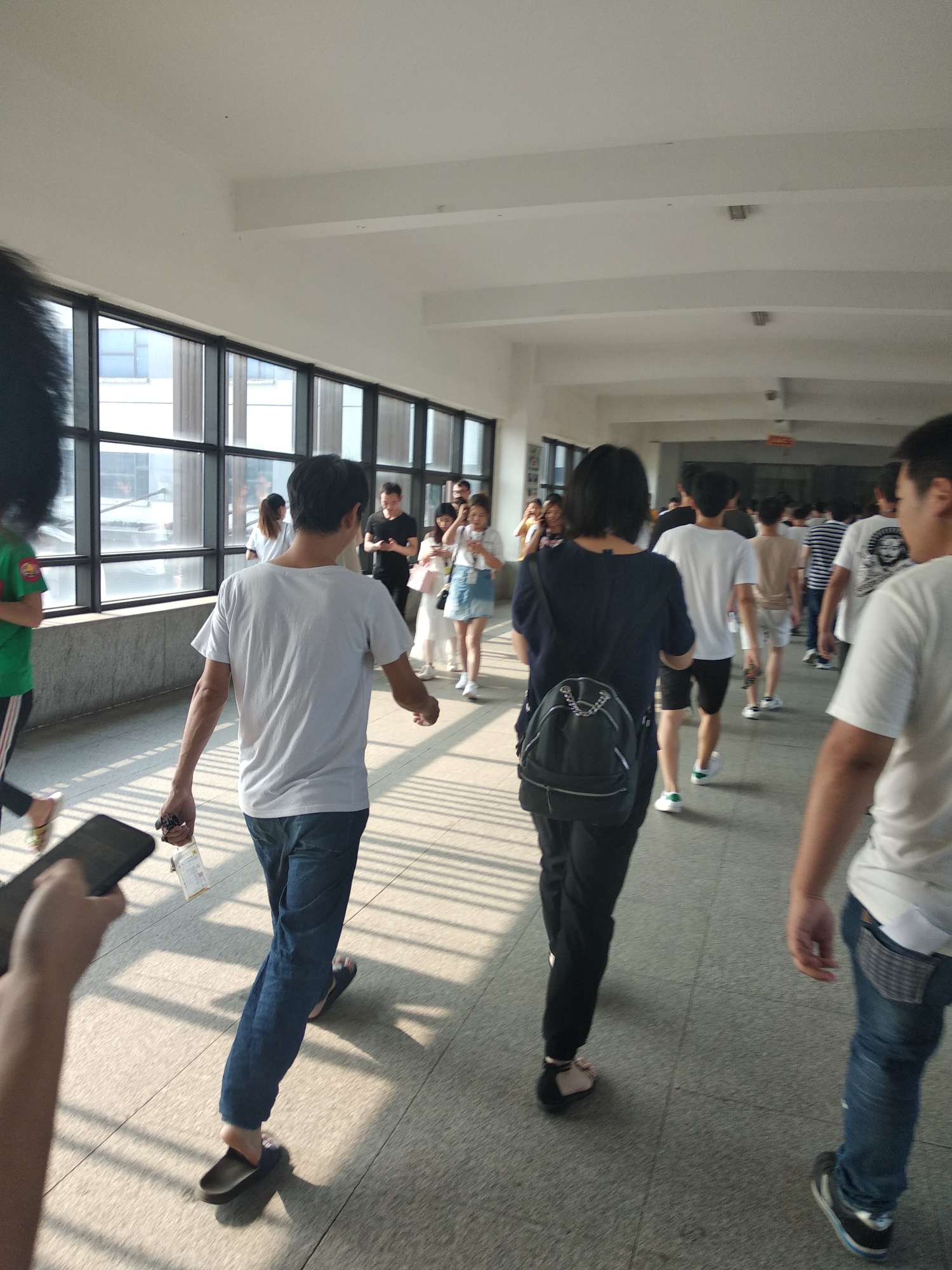 当厂狗的第一天{:调皮:}当厂狗的第一天





7 / 作者:回不到的过去丶 / 