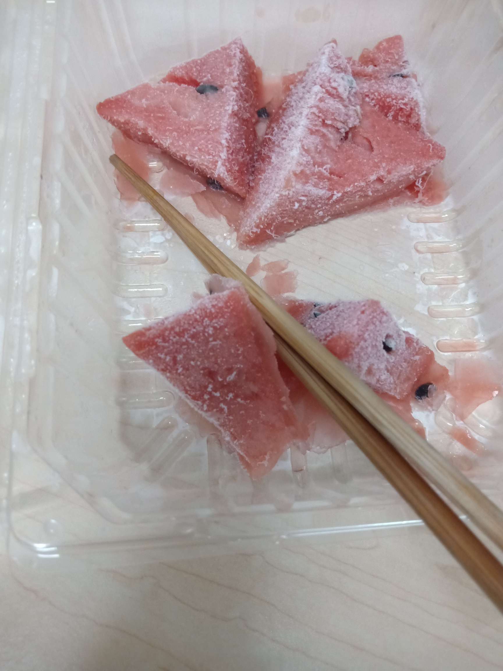 第一次做冰镇西瓜，是这样做的吗？第一次做冰镇西瓜，是这样做的吗？

80 / 作者:骆天天 / 