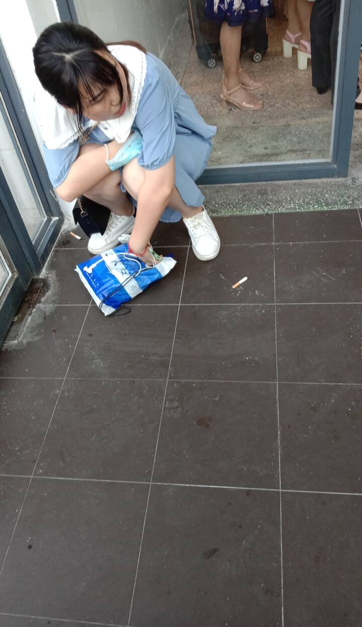 小姐姐虽然你痛经的样子很难受，但小姐姐虽然你痛经的样子很难受，但是你蹦迪97 / 作者:蓝贤才 / 