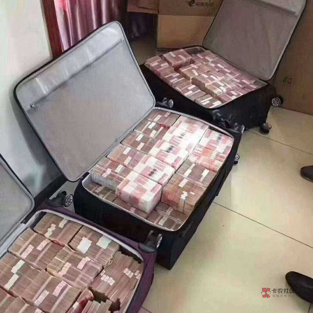穷的只剩下这个了，这是什么玩意

93 / 作者:、细九 / 
