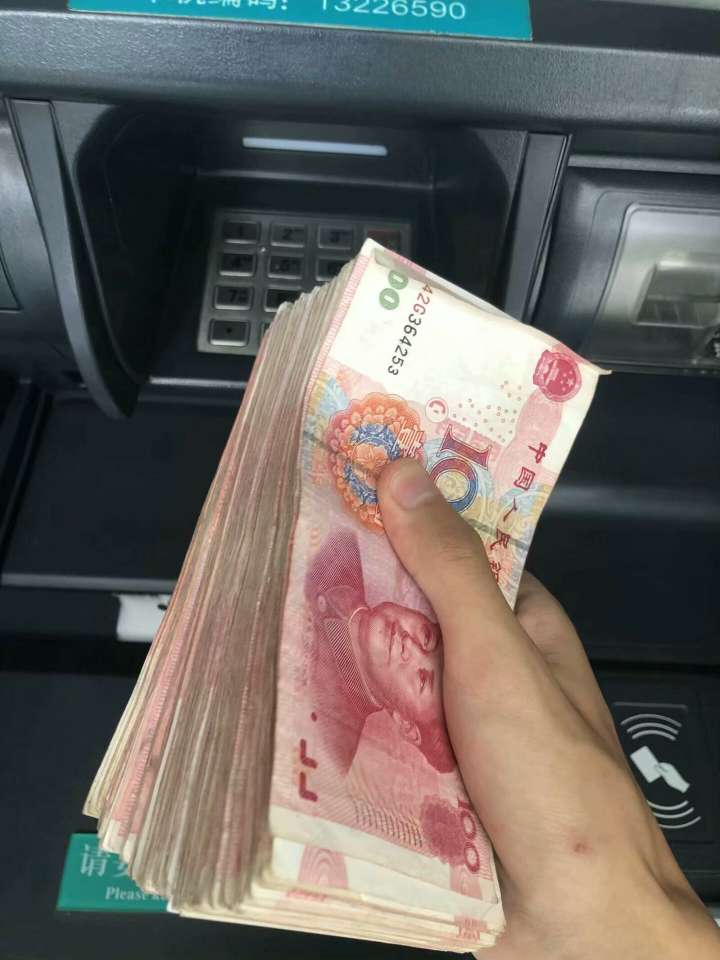 这辈子,今年是最倒霉的,从来没有这么心烦过,到头来都是一场空,钱对我