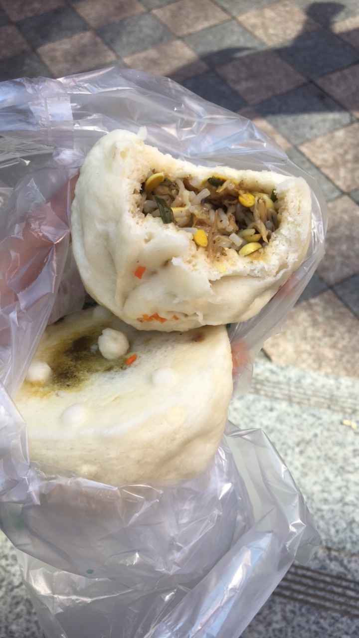 哎！网吧被赶，最后两元买了两个包子

94 / 作者:粥吧唧 / 