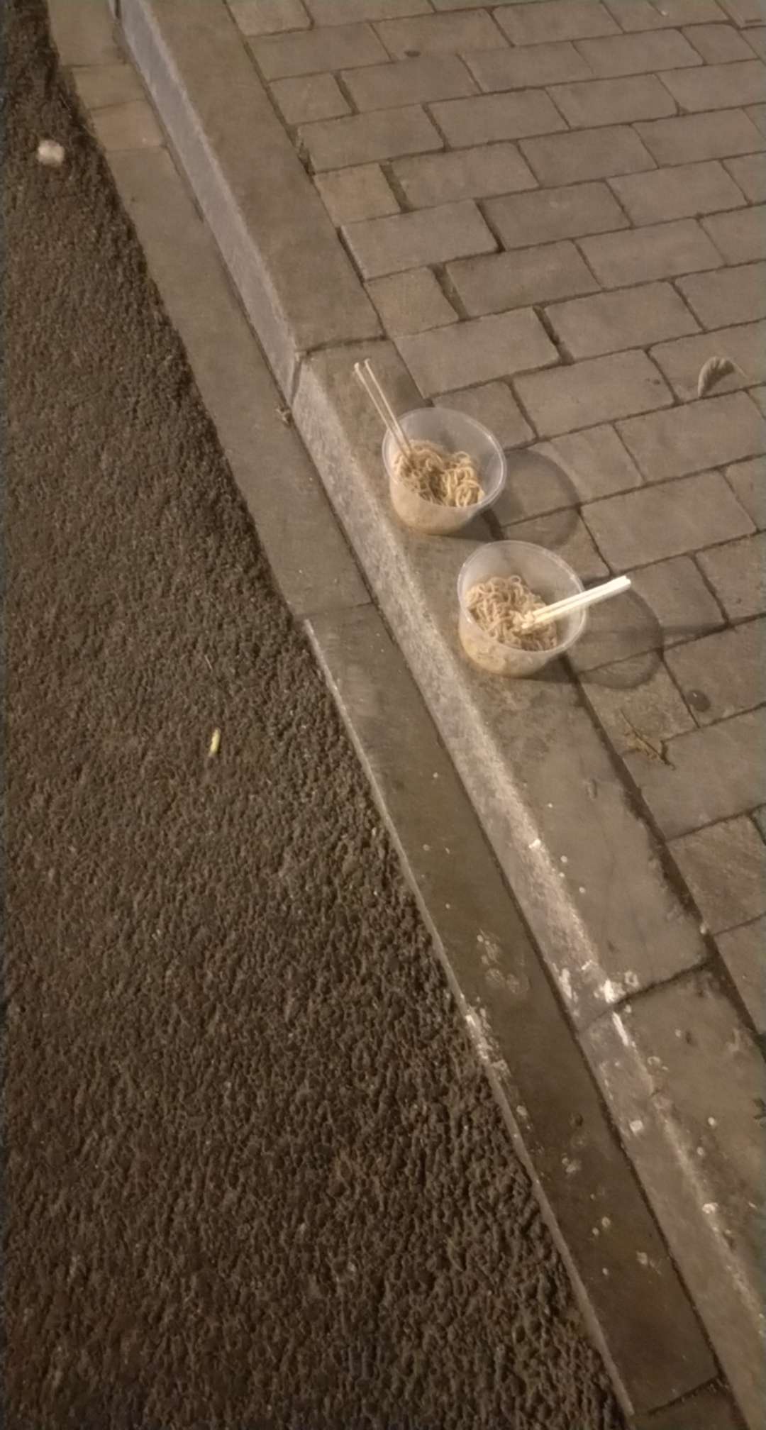 忍不住了。实在是饿。我拿了。别人剩下的。天要玩我。以前一天花3万都不心疼。现在泡81 / 作者:天要玩我 / 