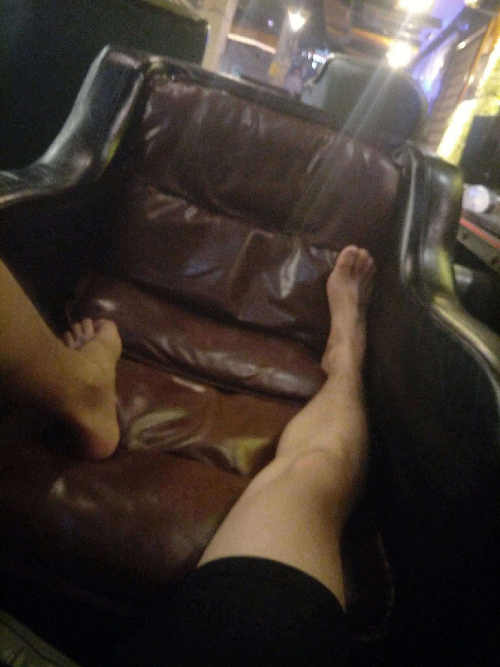   瘫痪在网吧还是对些，外面太热。虽然没钱，过夜还是可以的，衣服都馊了，出来一个月75 / 作者:gg小白菜 / 