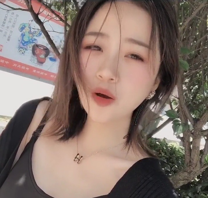 怀念当初快乐时光，美好的心情一去不复返，从拥有一切到现在一无所有，哎，还是忘掉一81 / 作者:小花椒 / 