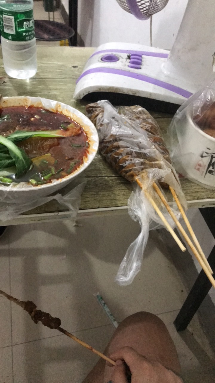哎什么时候是个头

20 / 作者:就是不还你能咋 / 