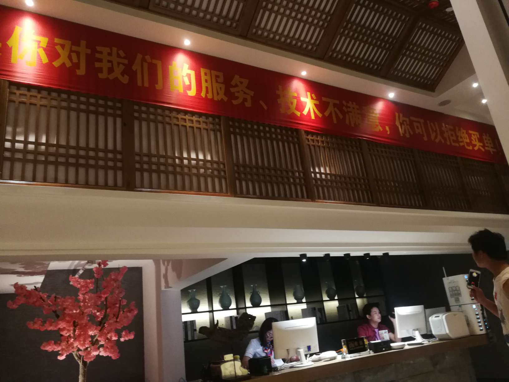 捏个霸王脚，比沙县稳，官方免单

77 / 作者:天天天蓝365 / 