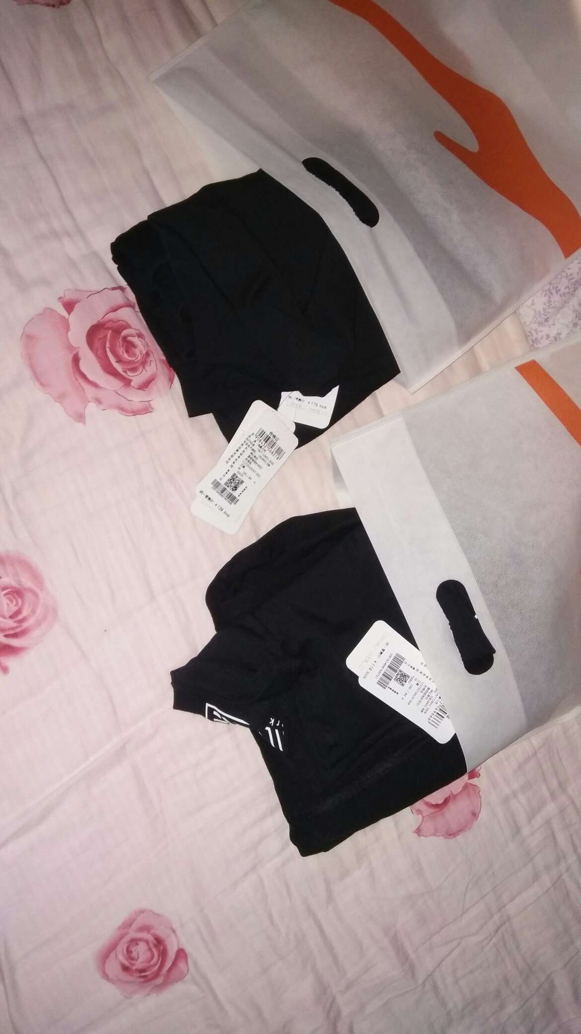 有钱了买衣服不好嘛




30 / 作者:埃菲尔铁塔 / 