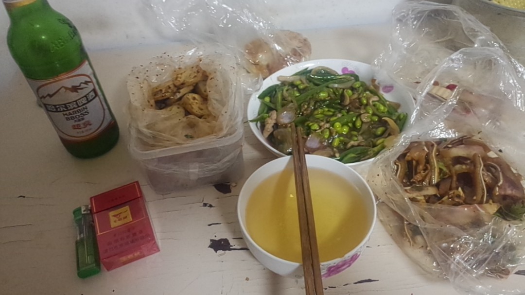 下班了，喝点冰啤酒

75 / 作者:xtian1997 / 