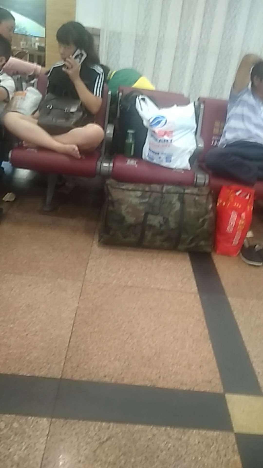 听说广州可以做重信消费贷。现在北京出发，坐两天到广州，绿皮车，兄弟们撸起来

50 / 作者:小迪6 / 