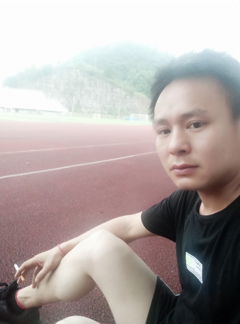 今天过生日，团3个烟钱，10一个，7楼，24楼，30……


47 / 作者:万般皆是命丶半点不由人 / 