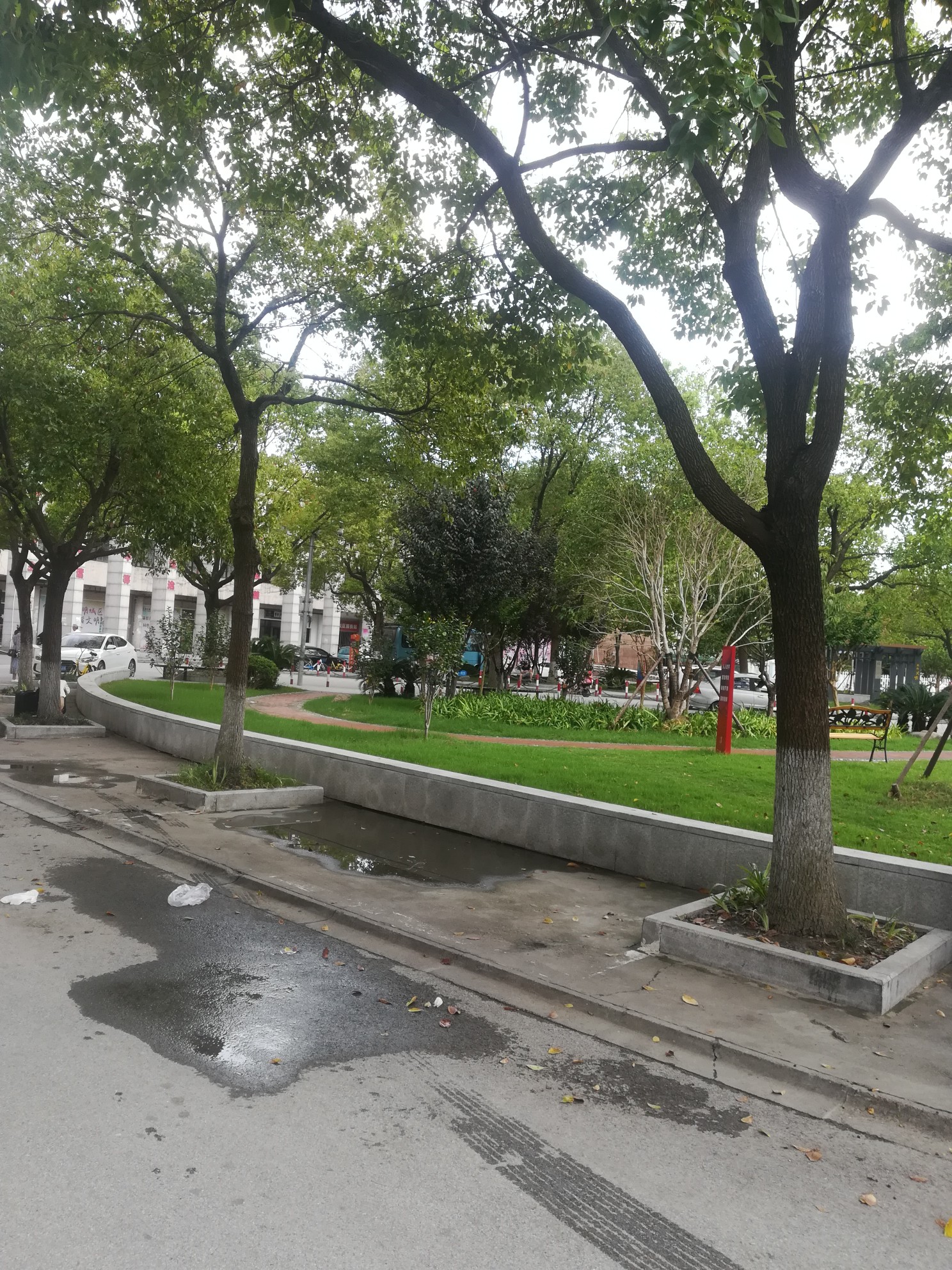 今天来了难民营，应该是撸友老哥的聚集地，四处转转看看有没有正在摇摇头张张嘴的老哥83 / 作者:小二- / 
