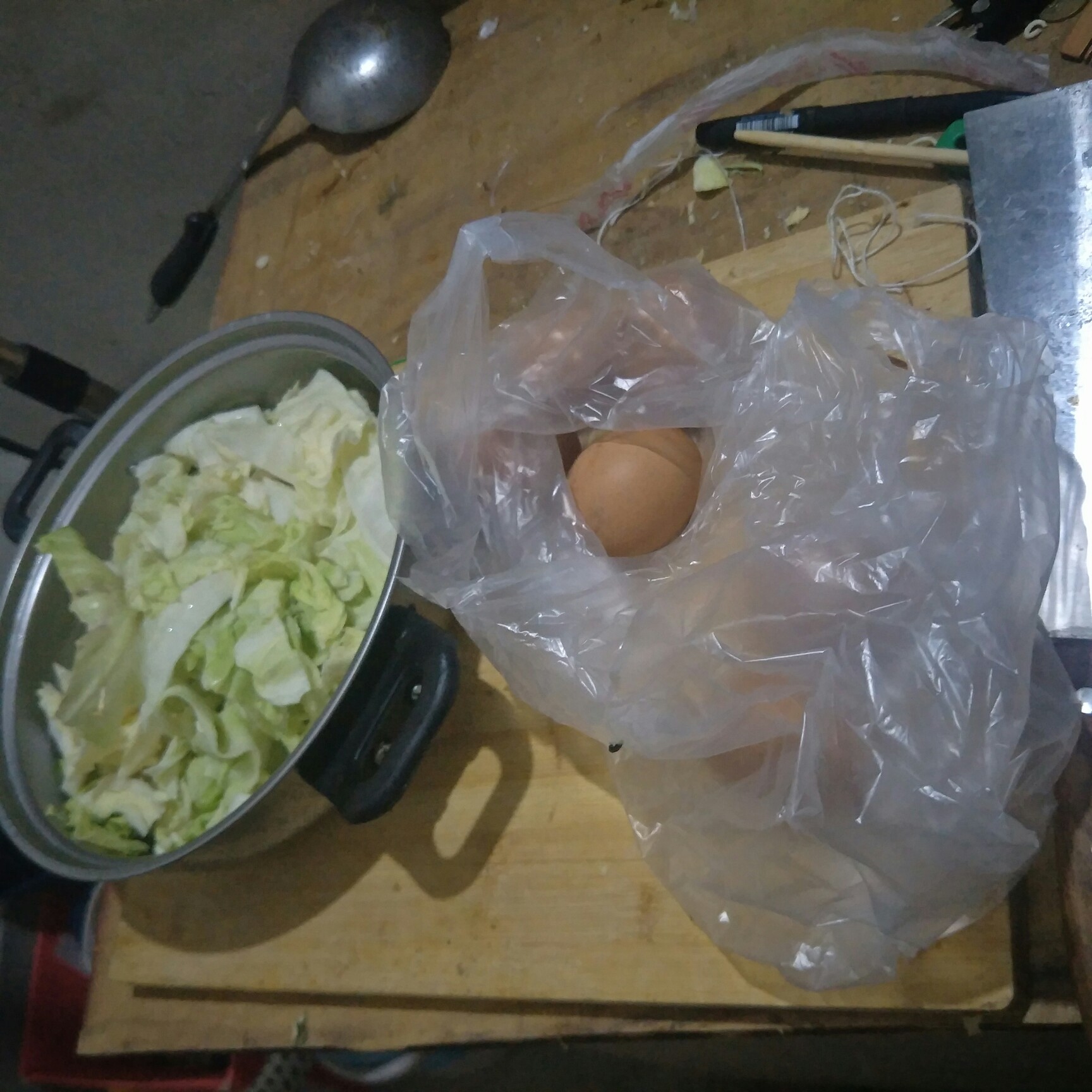 感谢5年前的老板，终于有心情吃饭了，炒个鸡蛋爆菜。真困难的时候，要么跟很铁的借，31 / 作者:我回头 / 