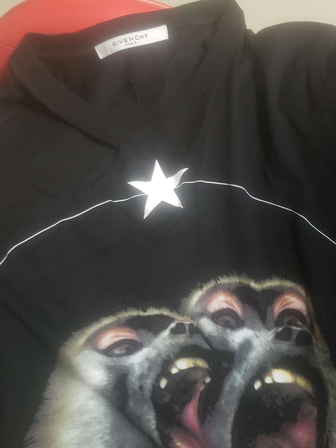 买点衣服，一件裤子一件衣服花了我1q大洋，没别的爱好就喜欢服装

73 / 作者:张三的夜 / 