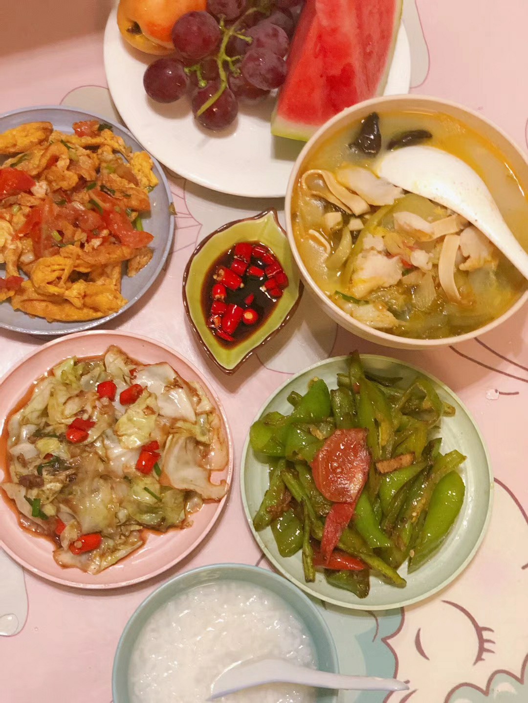 大半夜的别发吃的行吗？中午吃碗面到现在了，饿啊，各位老哥也体谅一下没饭吃的人啊！12 / 作者:合衬1 / 