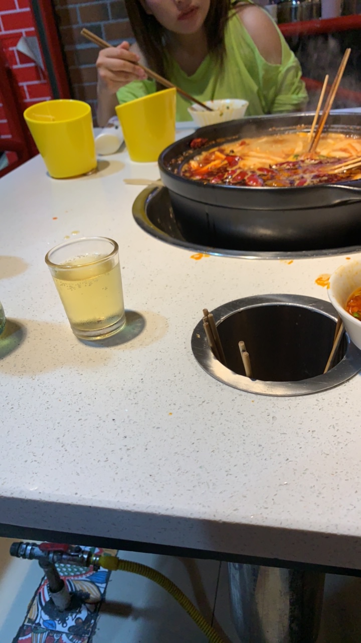 美女贷，

一天没吃饭了，约了个美女出来吃饭，准备吃到一半就走，可以不
90 / 作者:aa17000 / 