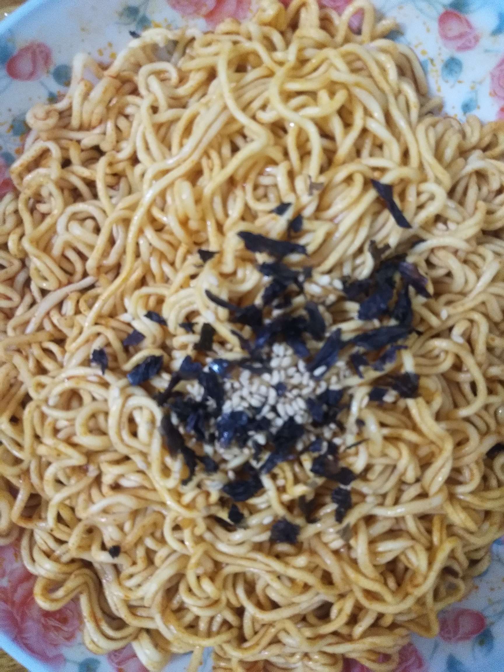    有没有跟我一样喜欢吃火鸡面的    特别辣  我要辣成狗gou了  

15 / 作者:是否?知否 / 