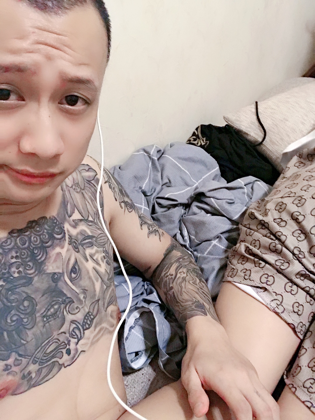 任何时候都不能苦了自己的媳妇 自己再怎么样 要S要活 也不能连累家里人 媳妇  可是一50 / 作者:-阳阳爱小雨 / 