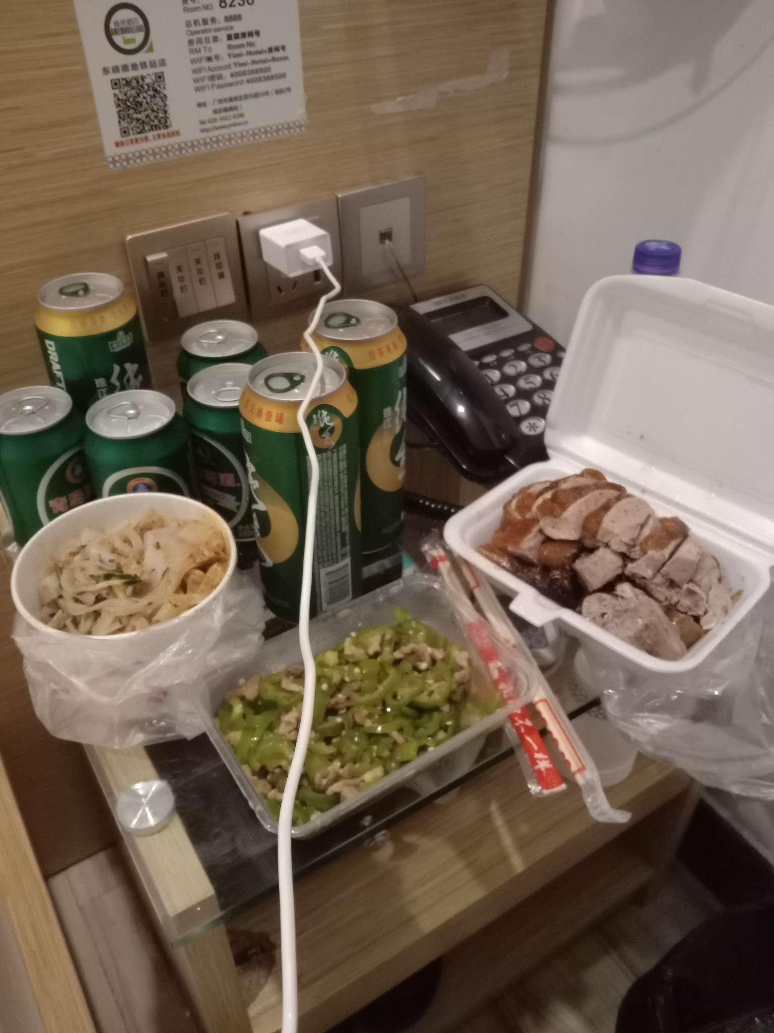 老哥们，明天就要当外卖小哥了，今天面试通过，开个房，海喝一顿了明天卖力干活，老哥44 / 作者:嘿嘿呼呼 / 