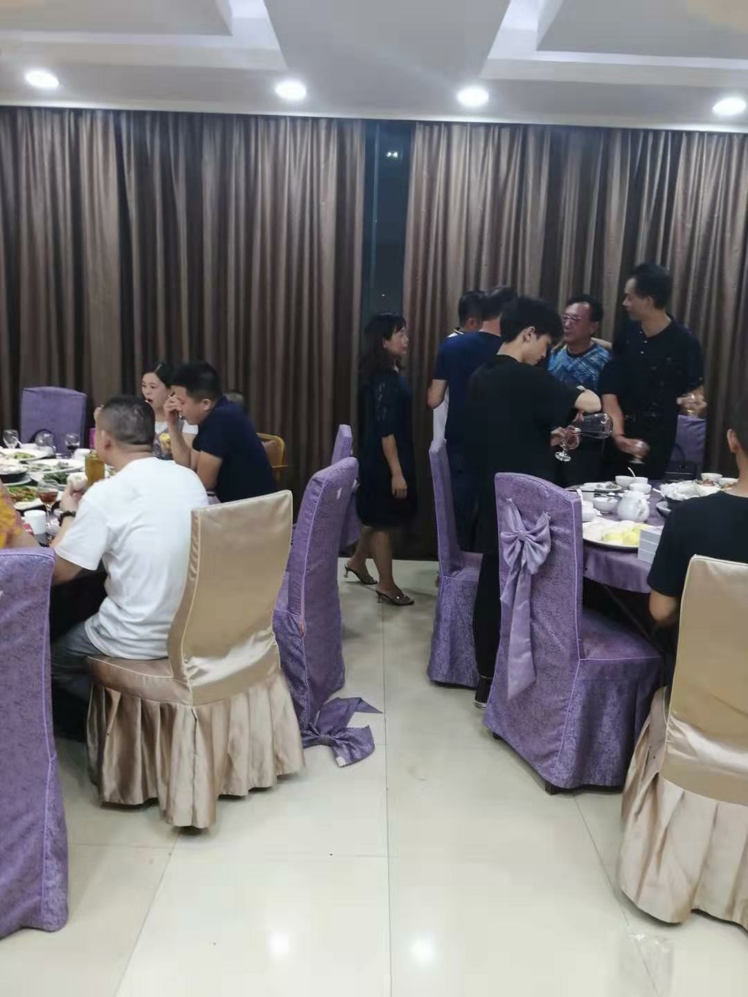 昨晚把老丈人喝倒了，洋酒喝酒白酒混喝，一觉起来头还晕晕乎乎的，团3位老哥18.88，1847 / 作者:V是790907549 / 