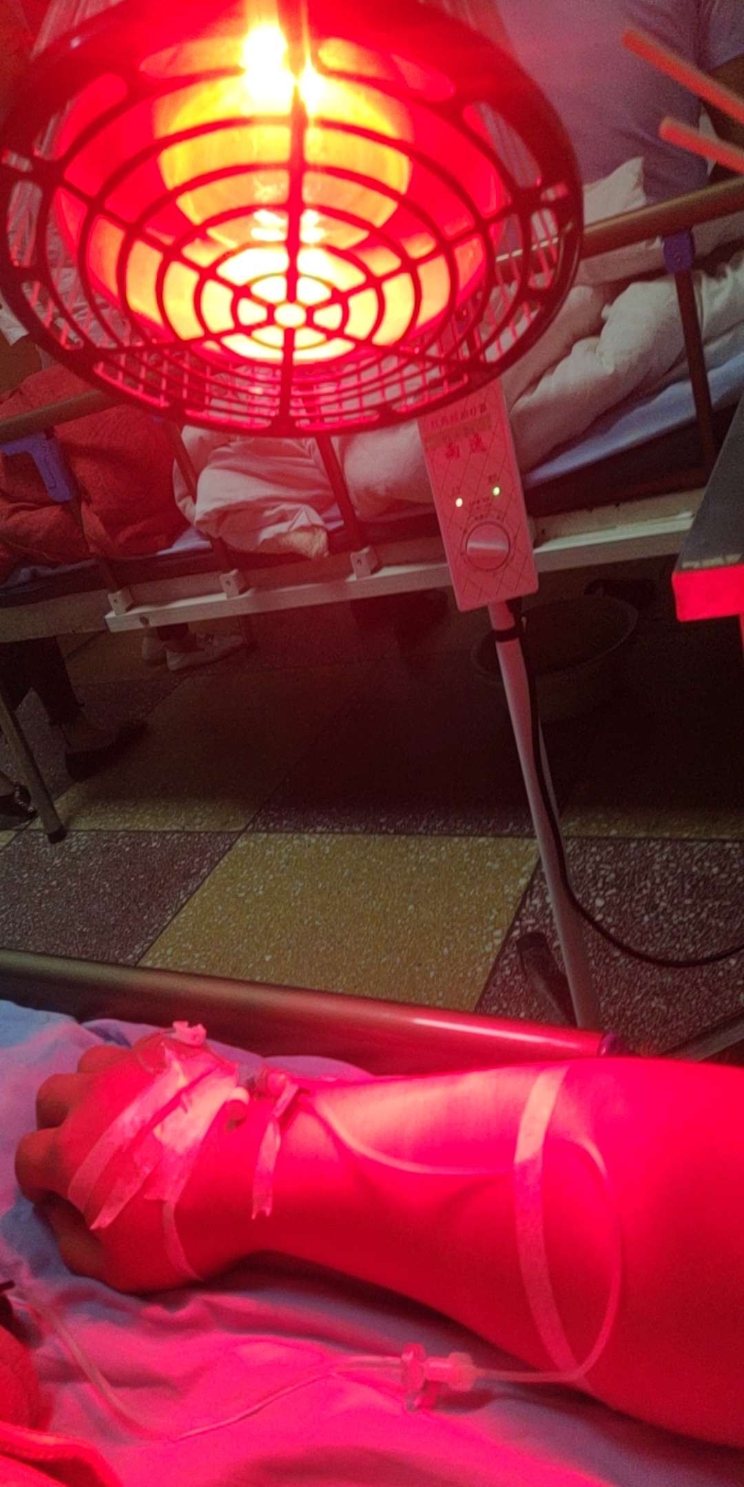 卧槽老哥骑电动车往小区拐弯回家轿车撞了我报了警，交警来轿车和我的电车拖走了，立案76 / 作者:孩子闹不为难 / 