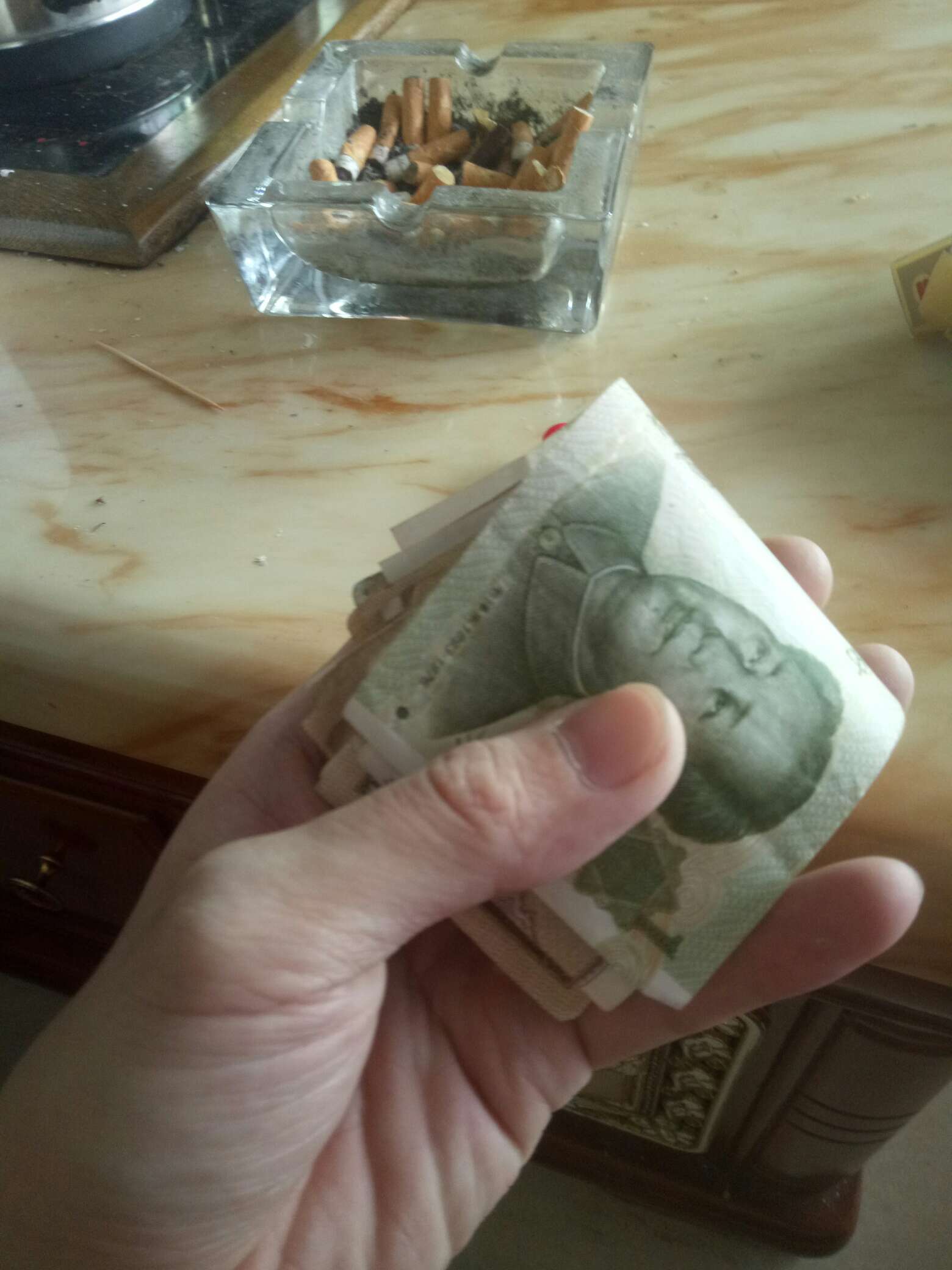 总算搬出包烟钱来，真好想知你们说的撸羊毛是做什么的，，混包烟钱也好吖，饿了可以煮23 / 作者:懒王 / 
