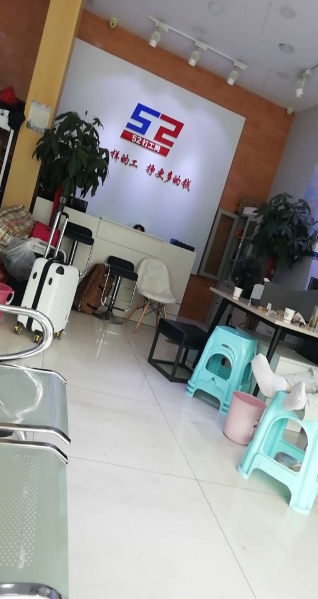 哎！！！！
今天面试，，明天去当厂gou，没钱的日子好难过，加油干吧。。
挣钱点在回29 / 作者:sq880310 / 