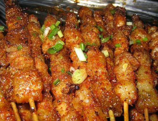 老哥们听我的，烧烤其实一点也不好吃，一股羊肉味！孜然味！辣椒味！！一点也不好吃，27 / 作者:卡农是首歌 / 