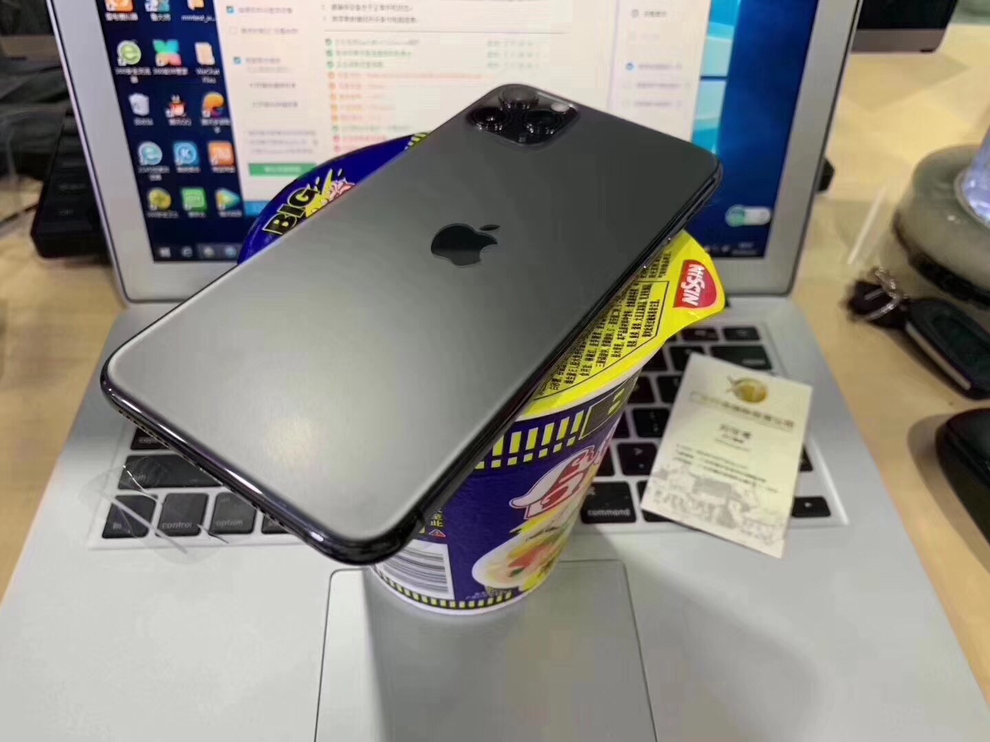好饿

81 / 作者:丨格局 / 
