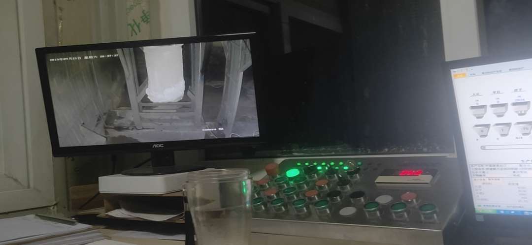 老哥们，半年多没来过了，还有在撸，在跑路的老哥吗？现在在广东一个搅拌站做操作手，92 / 作者:一只小黑户 / 