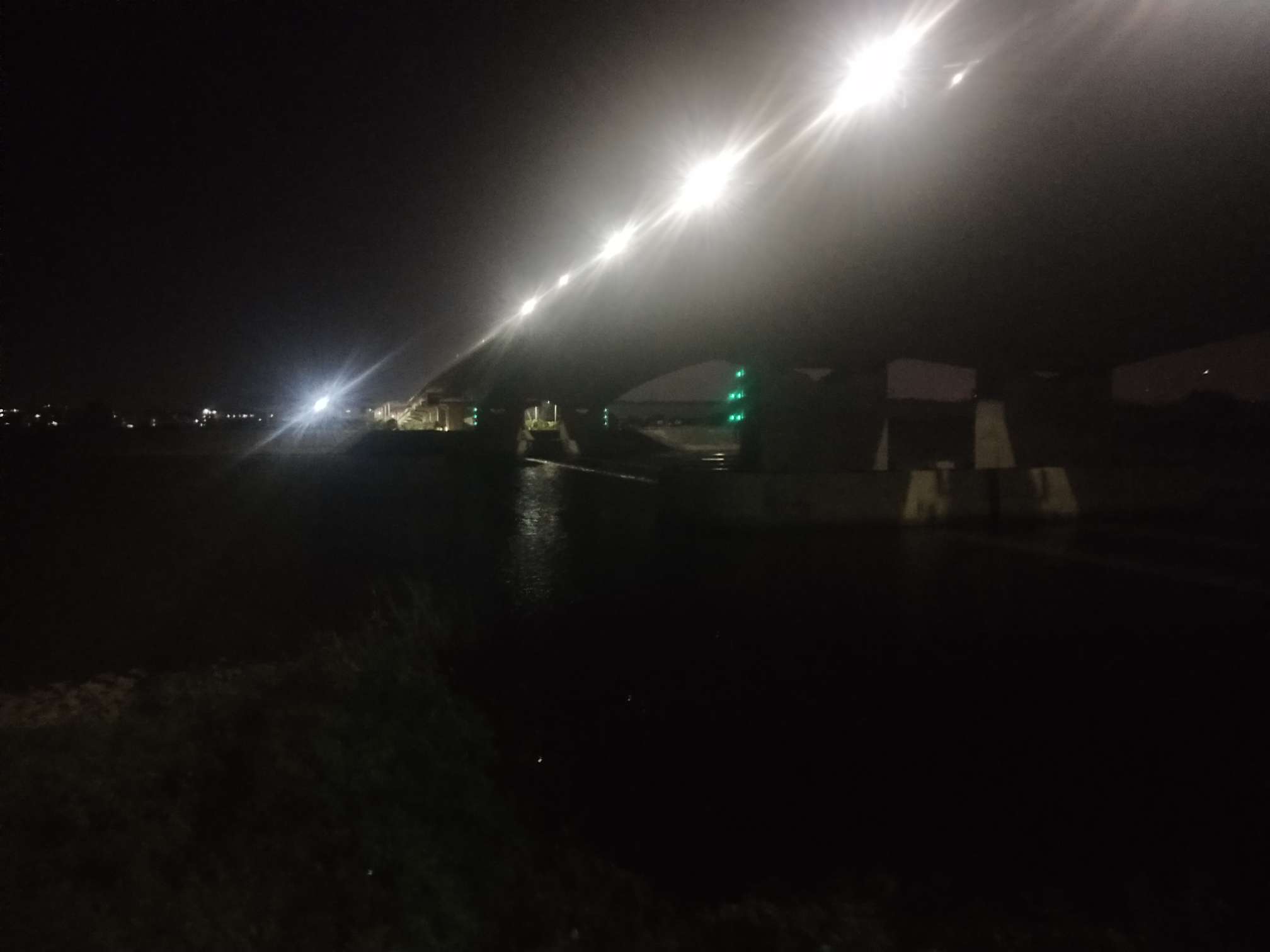 或许生命应该停留在这就好，没办法了，走了或许就不会给家人朋友添麻烦了吧！呵呵，刚43 / 作者:风一样的男人. / 