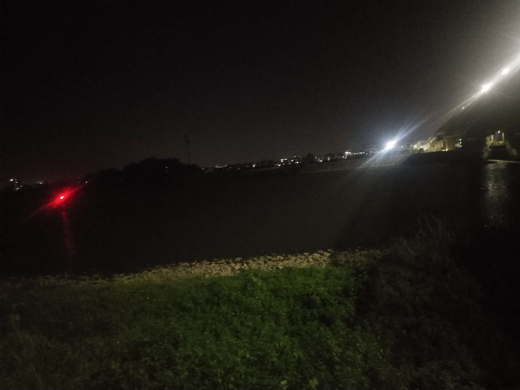或许生命应该停留在这就好，没办法了，走了或许就不会给家人朋友添麻烦了吧！呵呵，刚73 / 作者:风一样的男人. / 