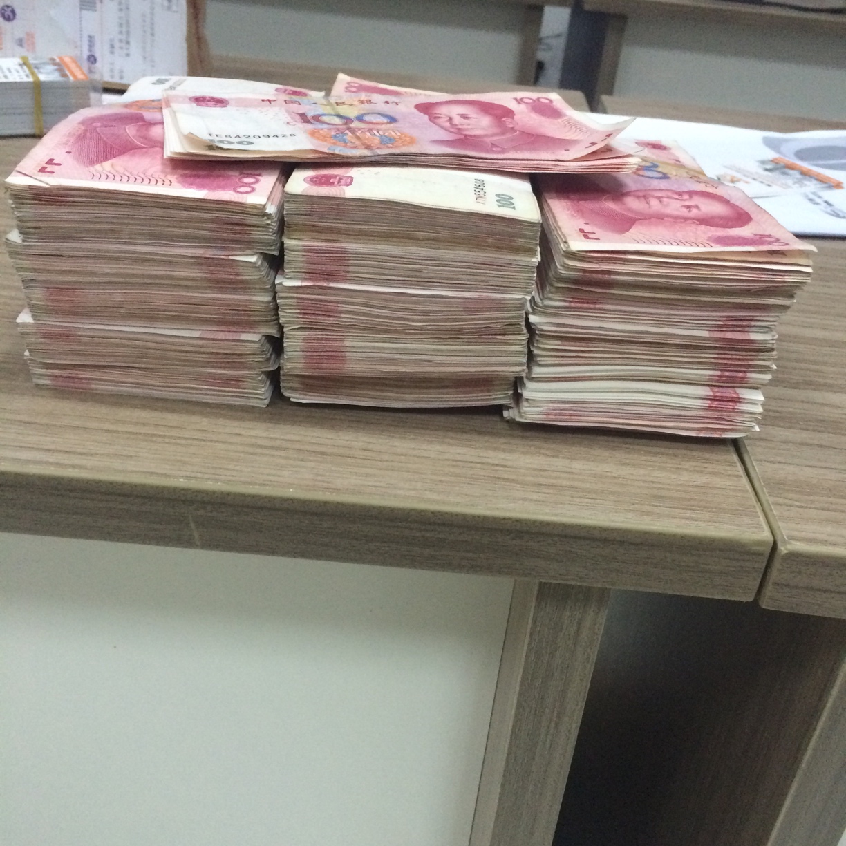 谁有2000到3000元现金的照片借用一下
47 / 作者:丨格局 / 